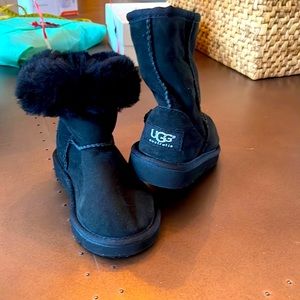 UGG Boots Junior - size 9/US, 26/EU.  Color- Black